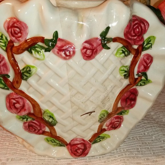 VTG. PINK AND WHITE FLORAL HAND PAINTED HEART SHAPED PINK ROSES CERAMIC TEA POT - Picture 3 of 9